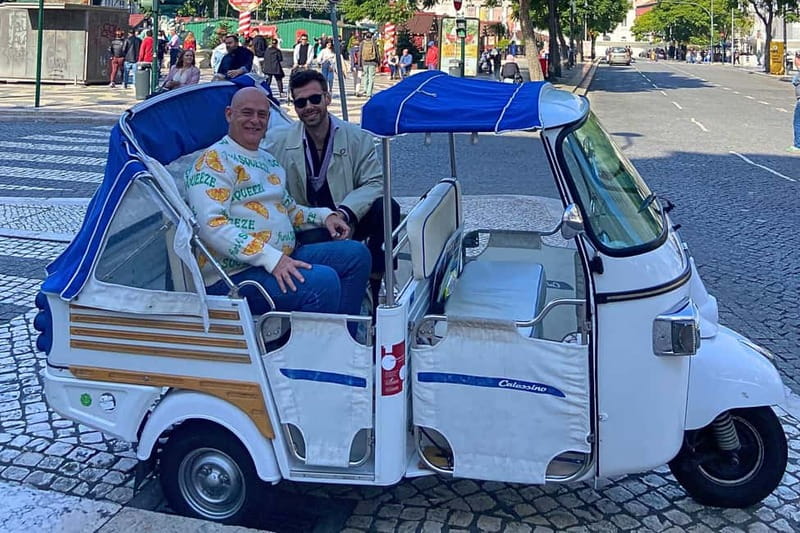 Lisbon: Private Tuk-Tuk Tour with Local Guide - Sé Cathedral and the first close look at old Lisbon