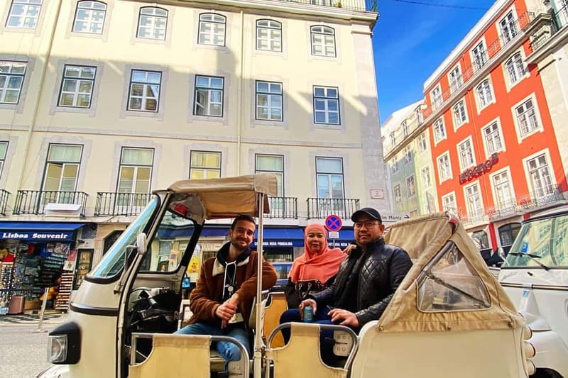 Lisbon: Private Tuk-Tuk Tour with Local Guide - Santa Luzia and Portas do Sol above Alfama