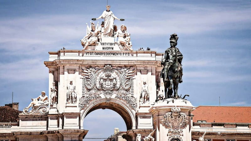 Lisbon: Private Tuktuk Tour with History & Music - Lisbon Cathedral, Santo António, and the climb toward Alfama