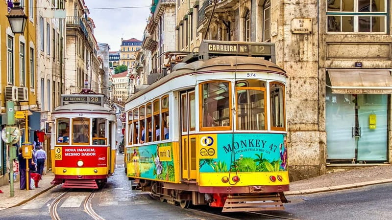 Lisbon: Private Tuktuk Tour with History & Music - São Vicente, the National Pantheon, and the Fado Museum