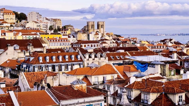 Lisbon: Private Tuktuk Tour with History & Music - Booking details that matter
