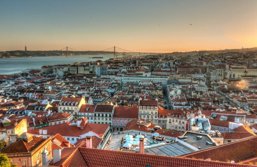 Lisbon's historic old town in a tuk-tuk in German - Is $188 a fair price for four people?