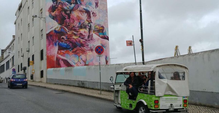 Lisbon Street Art by Tuk Tuk : Graffiti & Murals Discovery - What makes this Lisbon tuk tuk ride useful