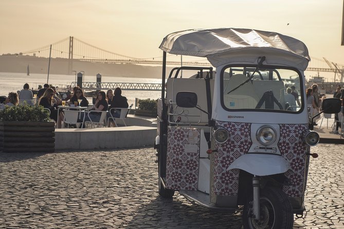 Lisbon Street Art - Private Tuk Tuk Tour with pickup - My recommendation for booking