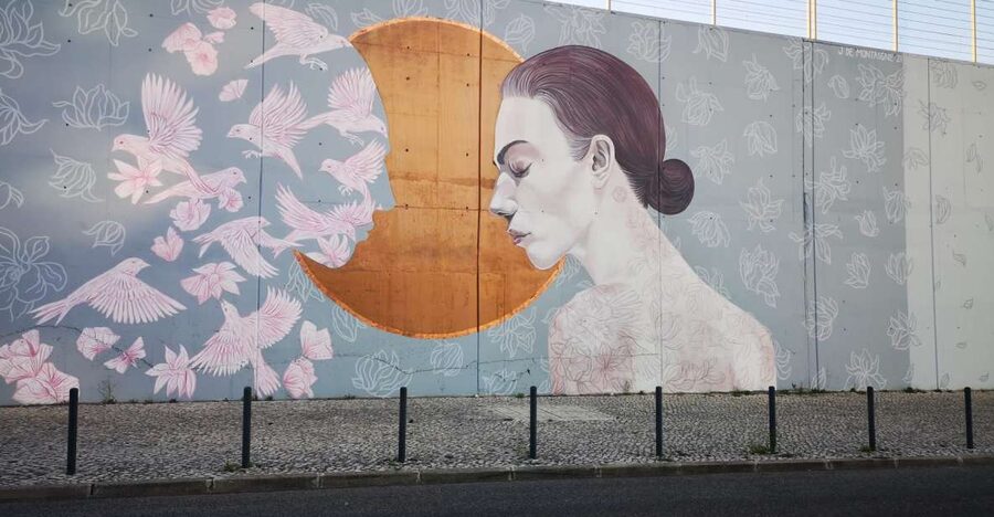 Lisbon: Street Art Tuk Tuk Tour - Convents, palaces, and factory neighborhoods