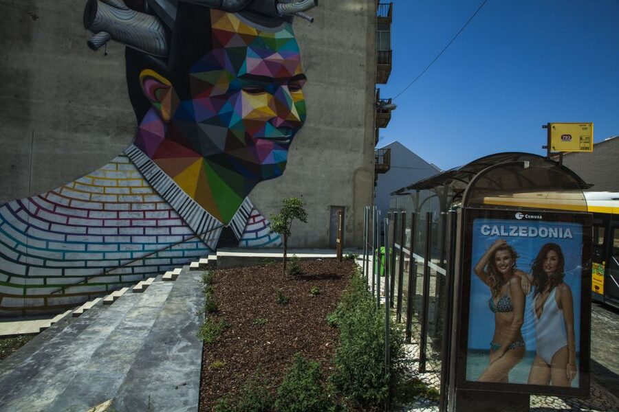 Lisbon: Street Art Tuk Tuk Tour - Two hours or four?