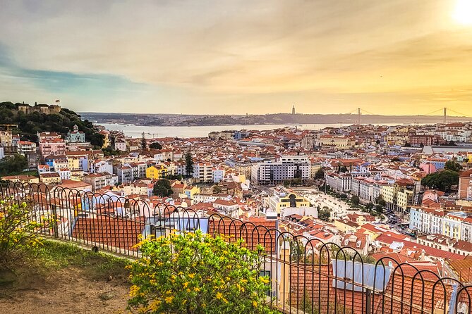 Lisbon tour Oldtown & Viewpoints on a tuktuk - A quick way to meet Lisbon’s oldest hills