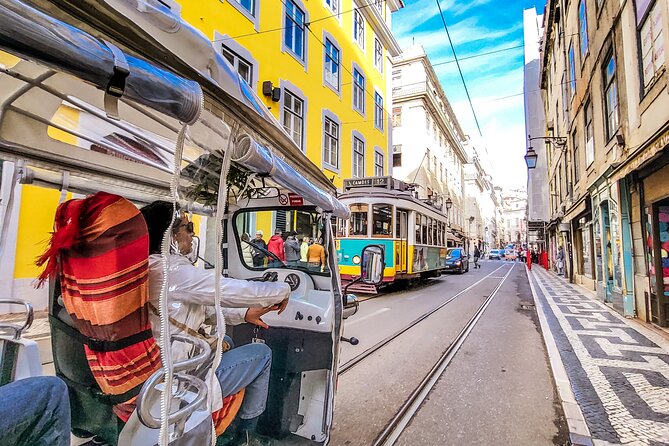 Lisbon tour Oldtown & Viewpoints on a tuktuk - What the guides add to a short route