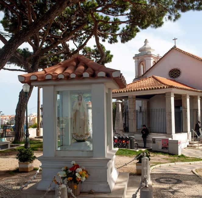 Lisbon Tram 28 Route : Electric Tuk Tuk | Professional Guide - Estrela Basilica and the gardens