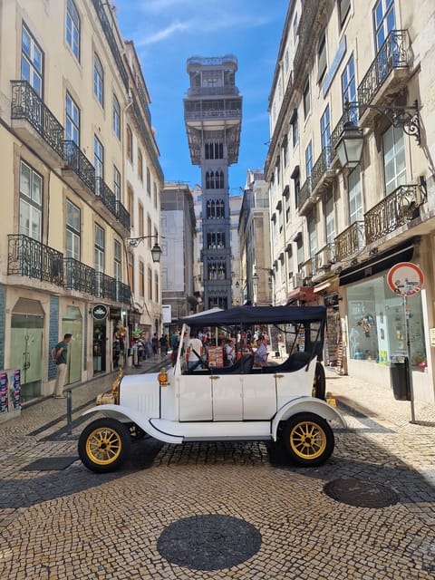 Lisbon: Tuk Tuk 2H Tour Lisbon with a Old Timer - A lively start at Praça da Figueira