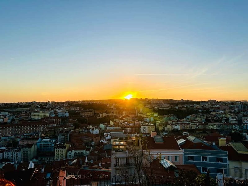 Lisbon Tuk Tuk Tour 1 Hour 30 Min - Lisbon Cathedral and the first look at Alfama