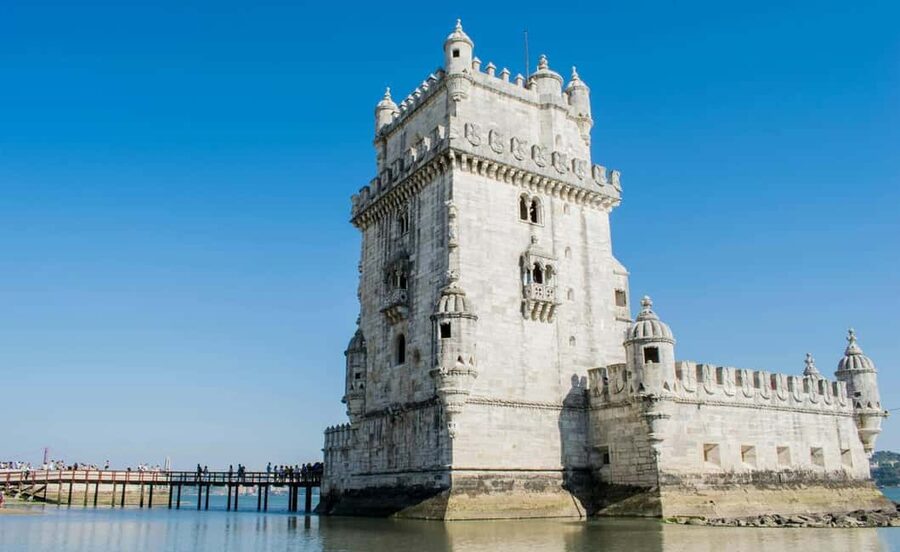 Lisbon: tuk-tuk tour with free hotel pickup - Rossio to the Santa Justa Lift