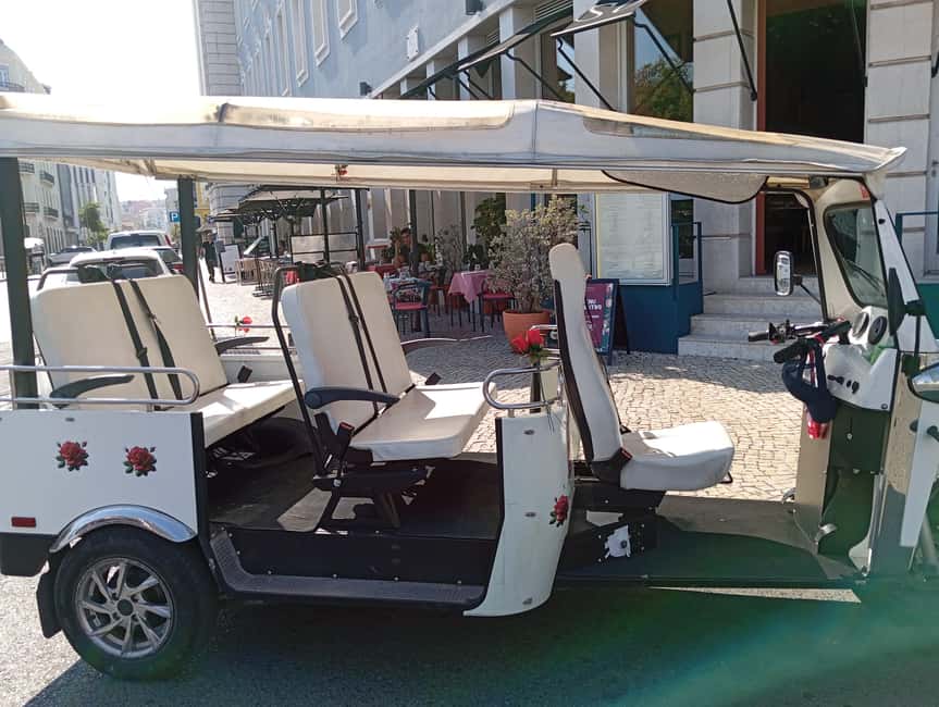 Lisbon. Tuktuk tour, Alfama & Historic city tour - Alfama gives the tour its old Lisbon character
