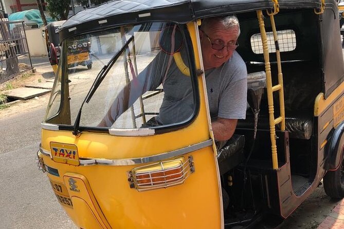 Local Kochi Sightseeing Tuk-Tuk Tour - Dutch Cemetery and two landmark churches