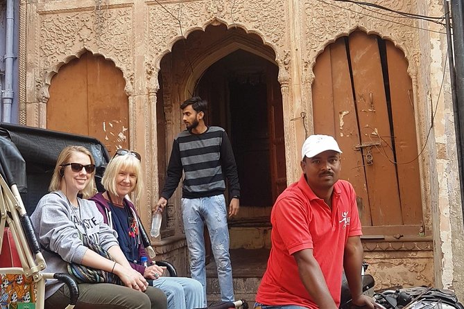 Luxury Rickshaw Tour of Old Delhi - Jama Masjid, Red Fort, and the Main Monuments