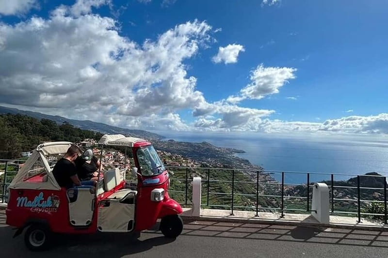 Madeira: Cabo-Girão Skywalk + Câmara de Lobos Tuk-Tuk Tour - Câmara de Lobos: 25 minutes around the fishing harbor
