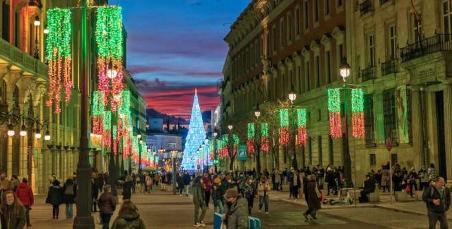 Madrid: City Highlights Tuk Tuk Tour - Hotel pickup and making the route your own
