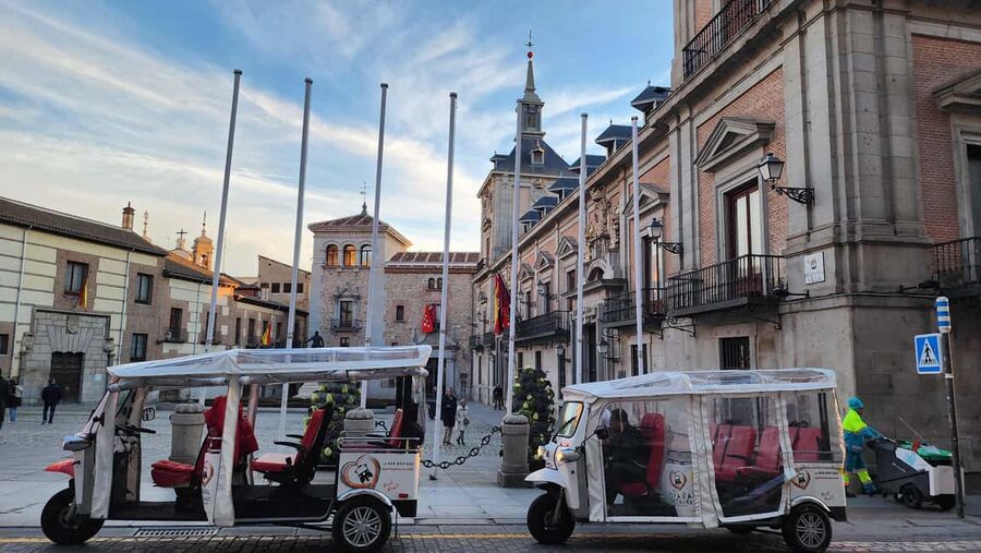 Madrid: Explore the City in an Electric Tuk Tuk - Retiro Park, the city’s green pause
