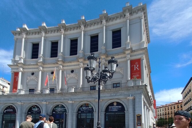 Madrid in Tuk Tuk with Local Guide Included - Beyond the Prado: what the central route may show