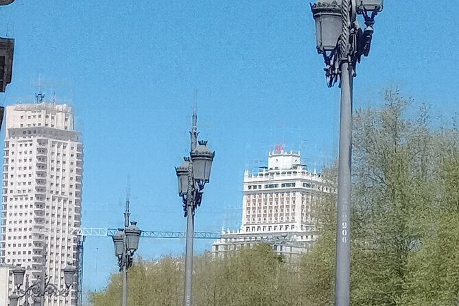 Madrid in Tuk Tuk with Local Guide Included - Why a tuk tuk can be a smart choice in Madrid