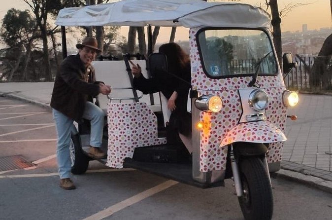 Madrid Sightseeing Tuk Tuk Tours - Salamanca and Paseo de la Castellana