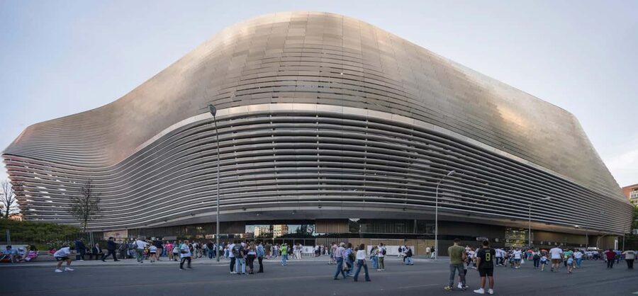 Madrid: Tour with Tuk Tuk Zero: Bernabéu and the Golden Mile. 1h 15min - Plaza Colón and the national scale of Madrid