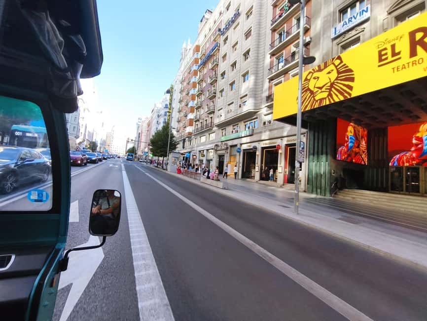 Madrid: Tour with Tuk Tuk Zero: The Best of Madrid in 2h 15min - Puerta de Alcalá and Retiro Park