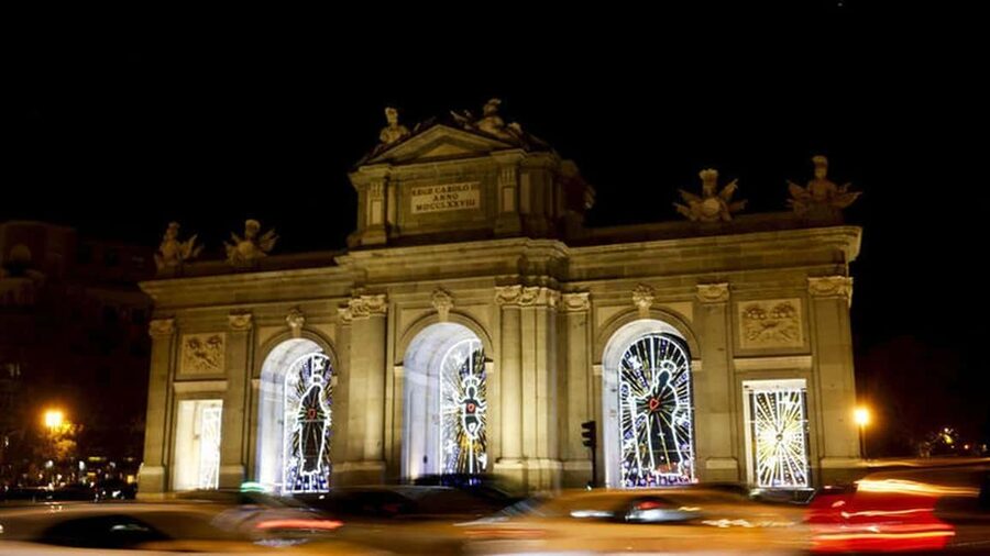 Madrid Tuk-Tuk Tour w/pick up included! - The guide makes the short format work