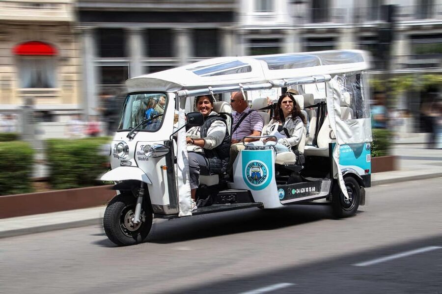 Madrid Tuk Tuk Welcoming Tour - Retiro Park and the Alcalá Gate