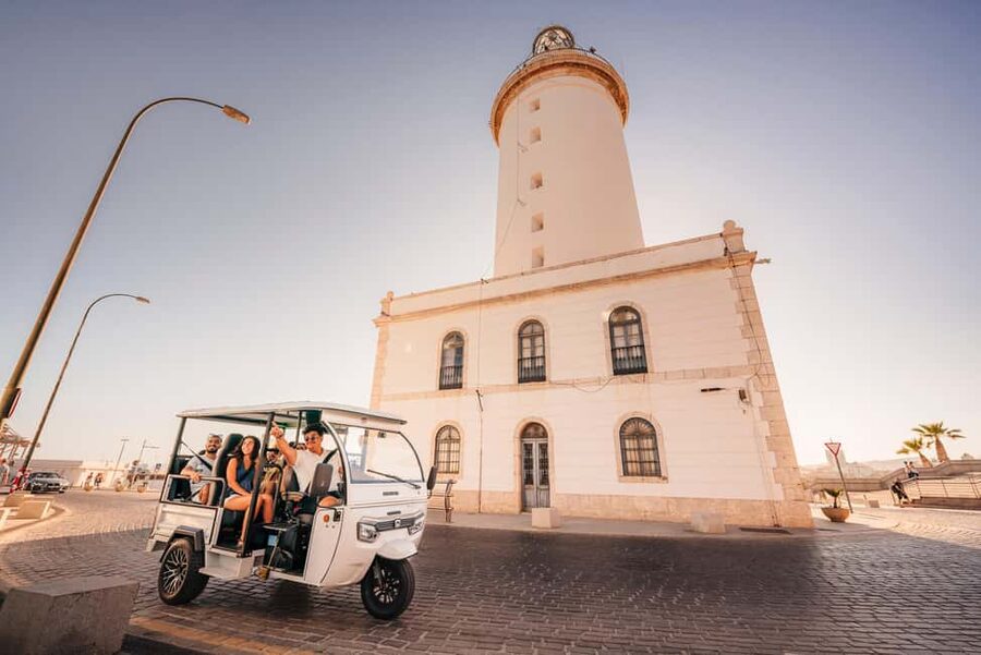 Málaga: 1-hour Private Tuk Tuk Tour - Pompidou Center, La Farola, and modern Málaga