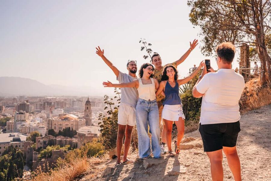Málaga: Tuktuk Tour with Views and Espeto de Sardinas - A quick way to see Málaga from hill to shore