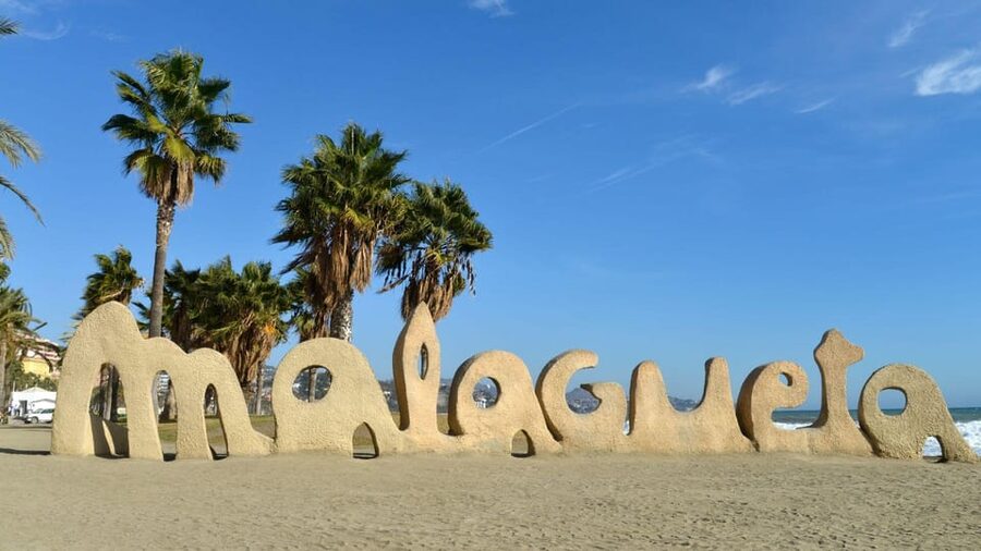 Malaga: VIP private Tuk Tuk tour - Limonar and the climb toward Gibralfaro