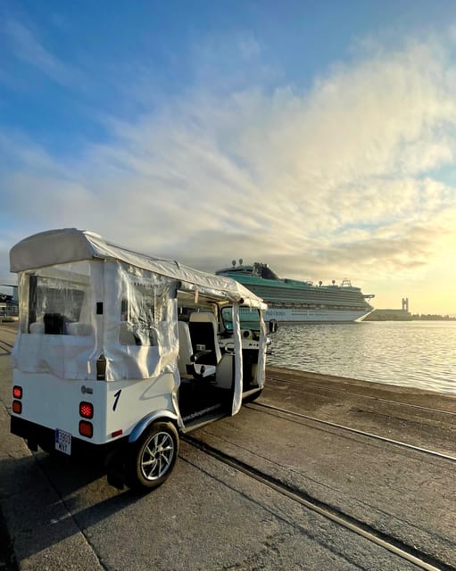 Malaga: VIP private Tuk Tuk tour - Malaga’s historic center in a quick sequence