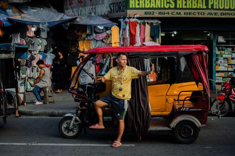 Manila: Guided Tuk Tuk Ride - Street food, drinks, and a taste of Manila