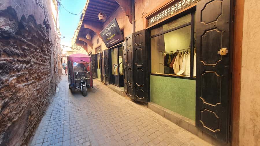 Marrakech Tuk-Tuk Tour with Photography Museum+Secret Garden - Markets, alleys, and a tuk-tuk built for the Medina