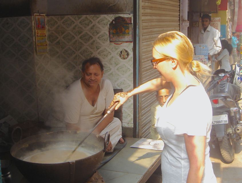 Masterji Kee Haveli-Rickshaw ride, Food& Cultural experience - Market lanes, spice aromas, and rooftop views
