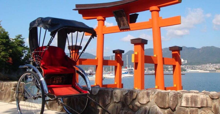 Miyajima: Private Rickshaw Tour to Itsukushima Shrine - The old town and shopping arcade