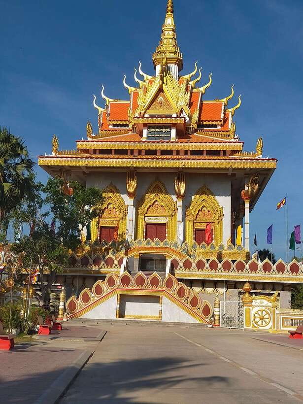 Morning Tuk tuk: City, Handicrafts, Killing field, Temples - What the $20 price includes