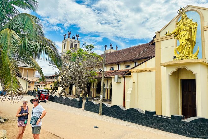Negombo City Tour by Tuk Tuk with hotel pickup - The fish market and the working coast