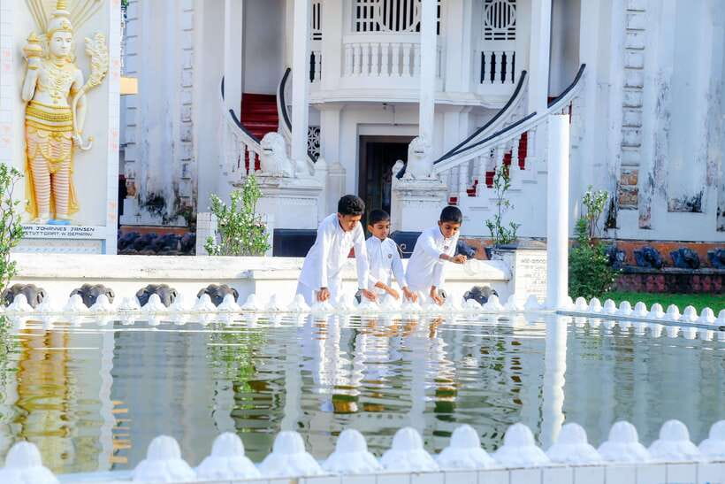 Negombo: Private Half-Day Tuk-Tuk Tour with Hotel Transfers - Starting beyond Negombo with a temple visit