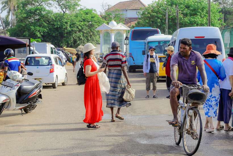 Negombo: Private Half-Day Tuk-Tuk Tour with Hotel Transfers - Across the lagoon to Duwa and the fishing villages