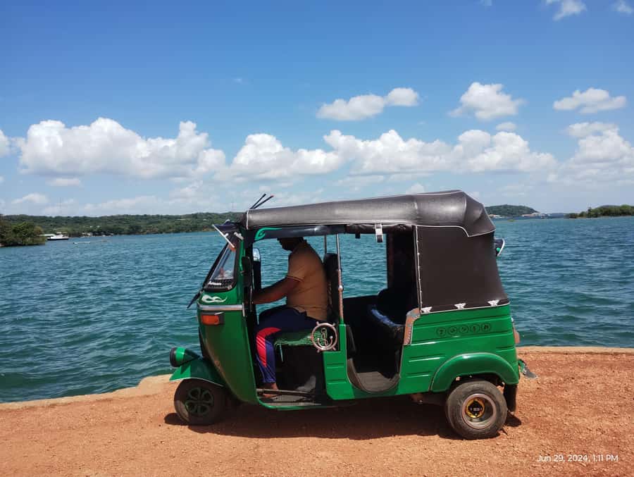 Nilaveli: Trinco City tour by Tuk Tuk - A tuk-tuk route through Trincomalee’s sacred places
