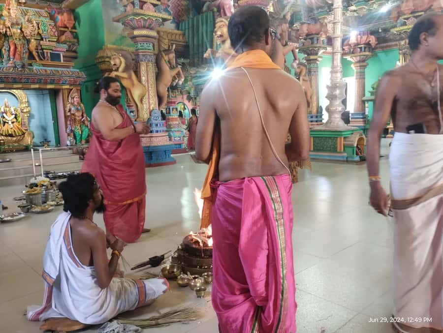 Nilaveli: Trinco City tour by Tuk Tuk - Sri Lakshmi Narayana Perumal Kovil and its dress rules