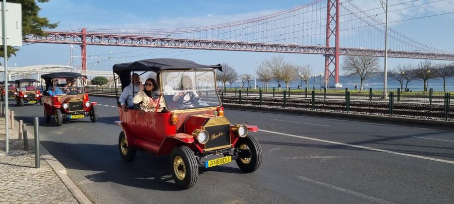 Nostalgic Lisbon Tuk Tuk Tour: Hidden Gems - A quick way to meet Lisbon on its own terms
