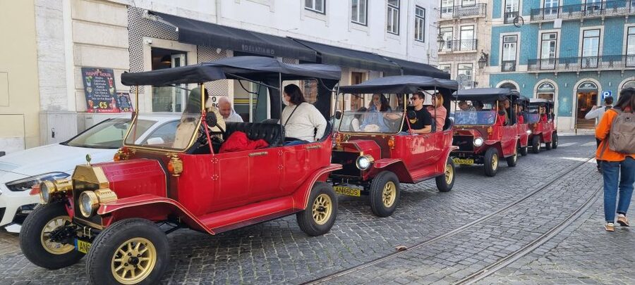 Nostalgic Lisbon Tuk Tuk Tour: Hidden Gems - The guides can shape the whole experience