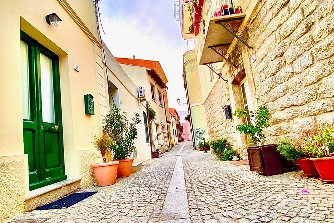 Olbia: Private Romantic Tuk-Tuk Tour - Why a private tuk-tuk works well in Olbia