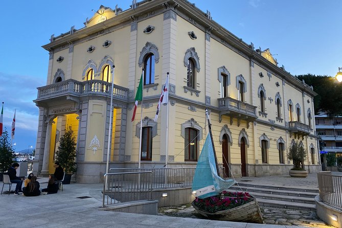 Olbia: Private Romantic Tuk-Tuk Tour - Fausto Noce Park for a ten-minute pause