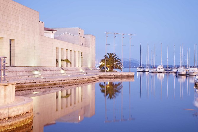 Olbia : Private Romantic Tuk-Tuk Tour - Central squares and the Trivenere Fountain
