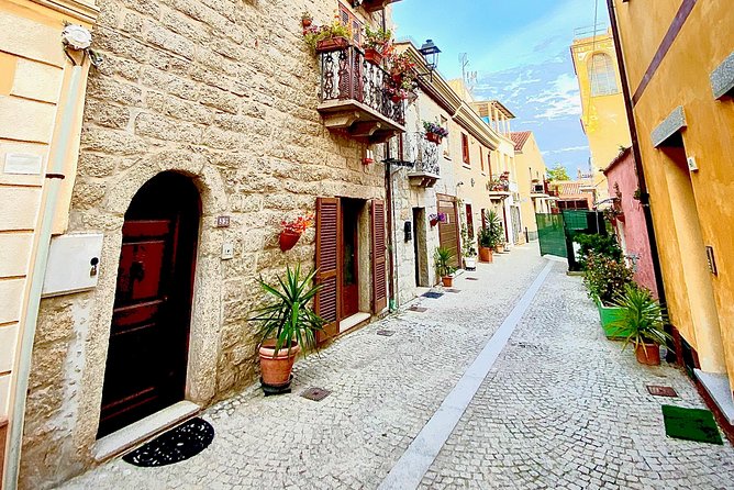 Olbia : Private Romantic Tuk-Tuk Tour - The audio guide: clear, useful, and not personal