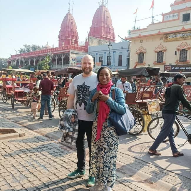Old Delhi: Chandni Chowk, Food Tasting & Tuk Tuk Ride - Gurudwara Sis Ganj Sahib and the idea of langar